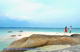 Foto Pantai Penyusuk, Surga di Utara Pulau Bangka