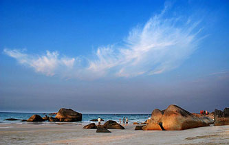 Foto-foto Pantai Tanjung Kelayang, Pantai Teluk Limau dan Kuil Mahayana, Tempat Wisata Alternatif di Sungailiat Kabupaten Bangka