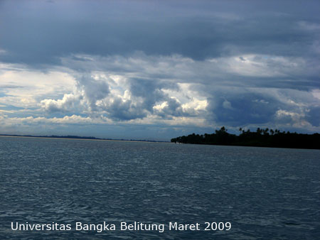 Foto Pulau panjang tampak bagian utara, terdapat gusung pasir yang sangat panjang, Tim Ekspedisi terumbu Karang UBB Maret 2009